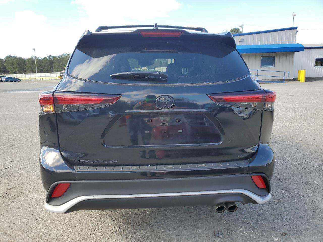 2024 Toyota Highlander VIN 5TDKDRAHXRS548863 Copart auction photo, front end / minor dent/scratches damage thumbnail 6