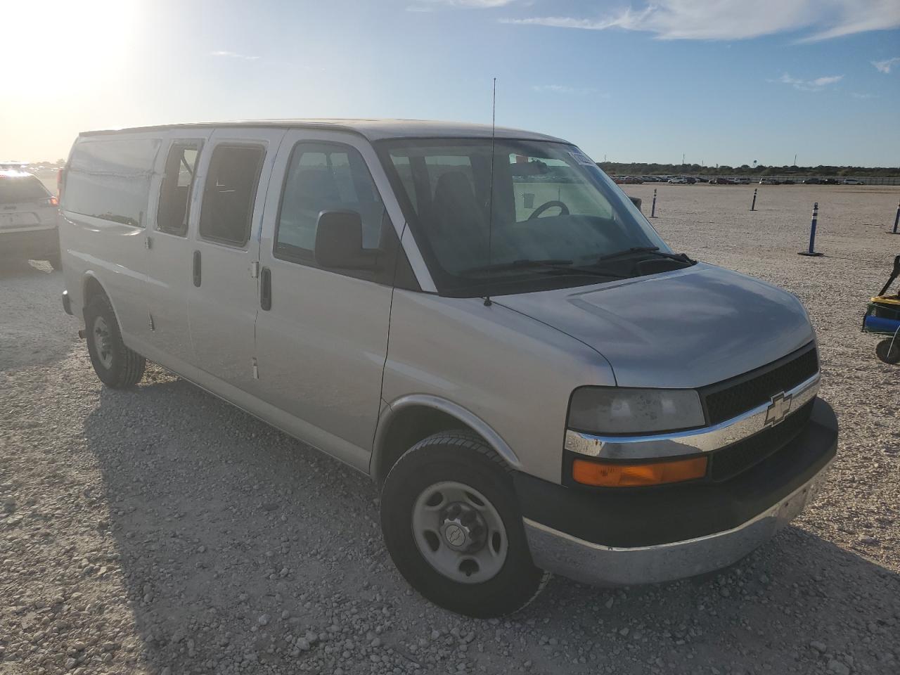 2009 Chevrolet Express VIN 1GAHG39K791118504 Copart auction photo, side / rear end damage thumbnail 4