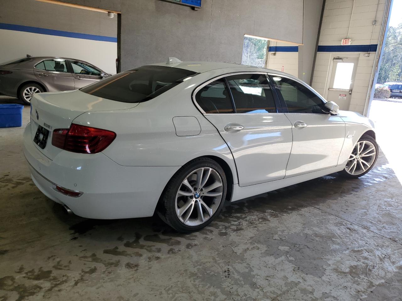 2015 BMW 5er VIN WBA5B1C50FD917998 Copart auction photo, front end damage thumbnail 3