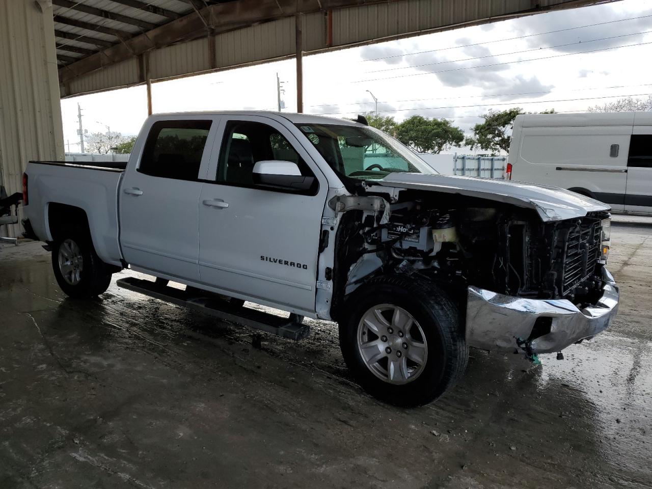 2018 Chevrolet Silverado VIN 3GCPCRECXJG202189 Copart auction photo, front end / minor dent/scratches damage thumbnail 4