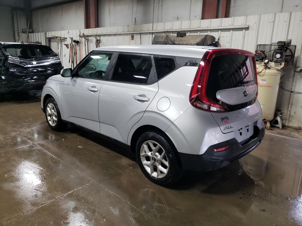 2020 KIA Soul VIN KNDJ23AU4L7107081 Copart auction photo, side / minor dent/scratches damage thumbnail 2