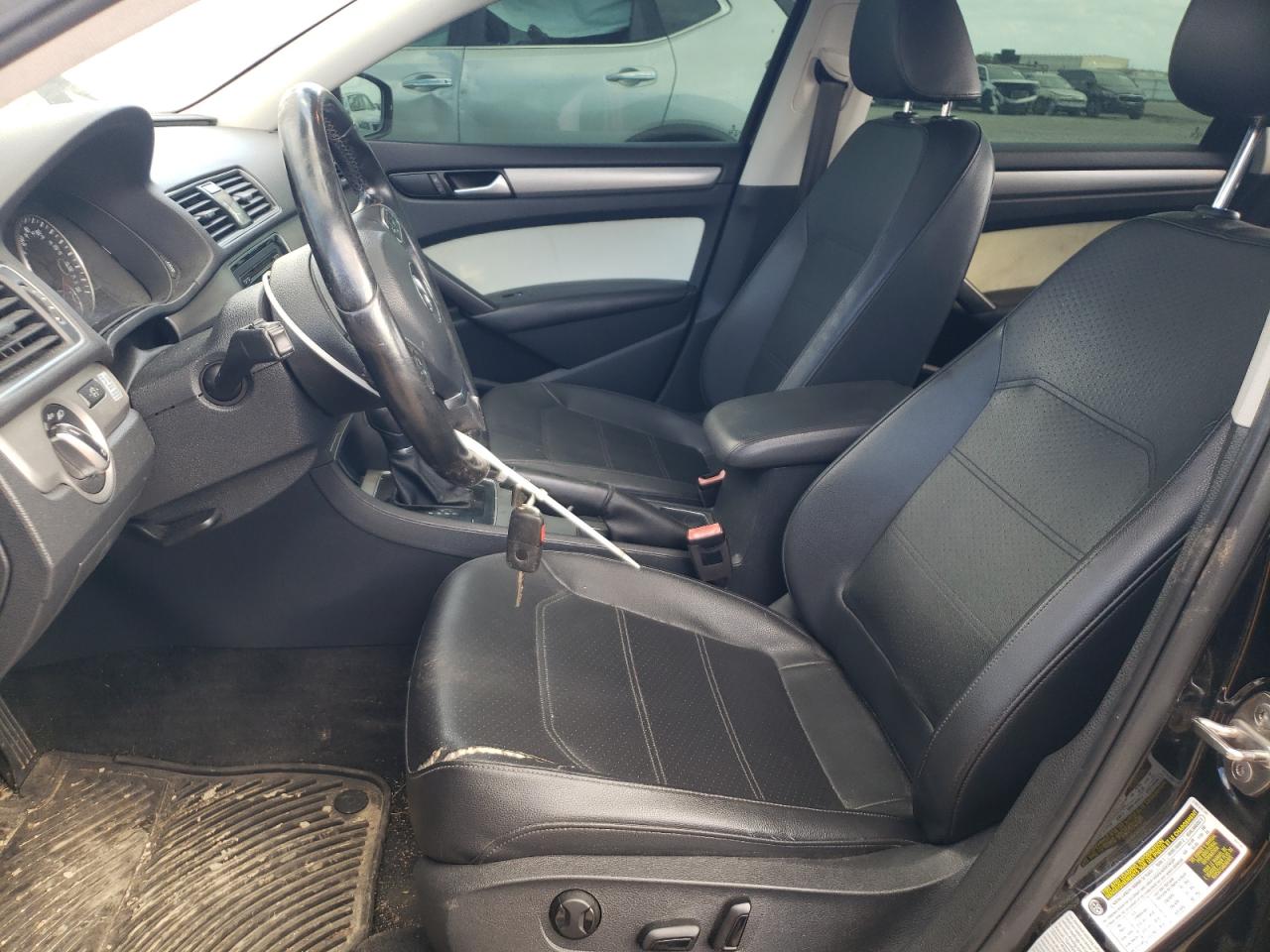 2015 Volkswagen Passat VIN 1VWBV7A30FC073305 Copart auction photo, rear end / minor dent/scratches damage thumbnail 7
