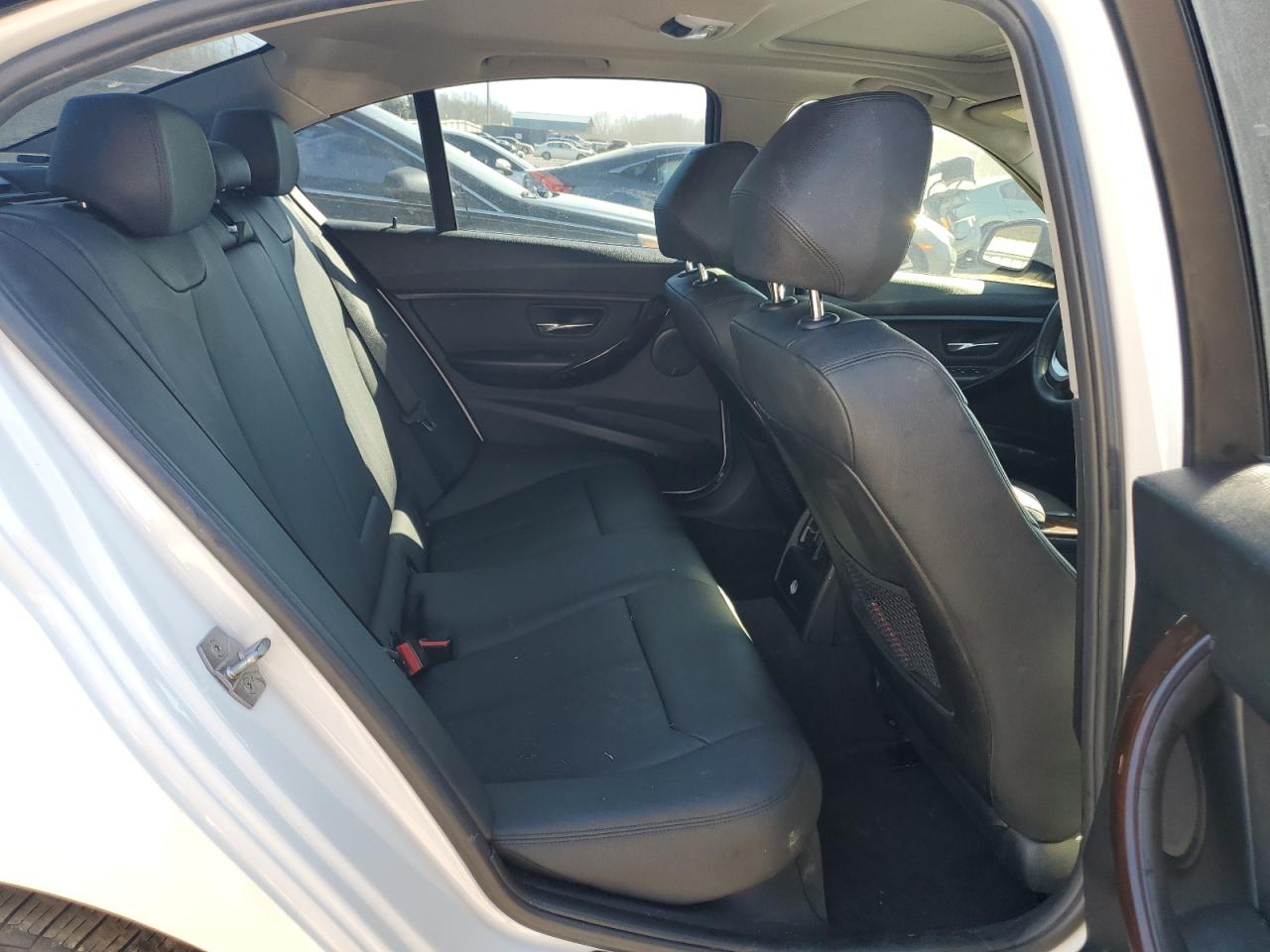 2015 BMW 3er VIN WBA3C1C59FK120469 Copart auction photo, rear end damage thumbnail 11