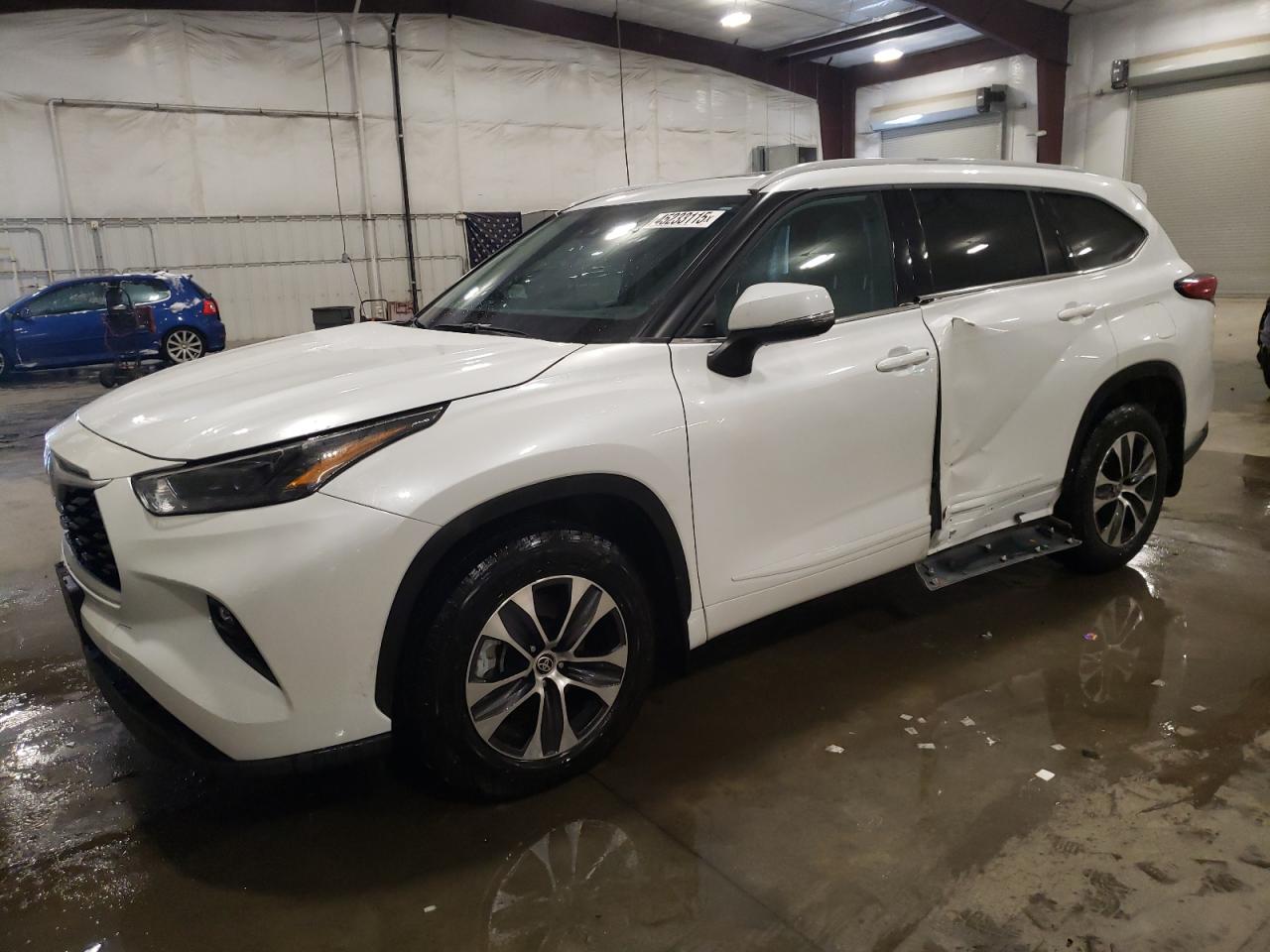2022 Toyota Highlander VIN 5TDGZRBH4NS574617