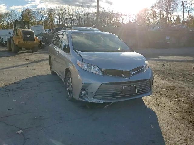 2018 Toyota Sienna VIN 5TDDZ3DC8JS207330 Copart auction photo, front end / side damage thumbnail 11