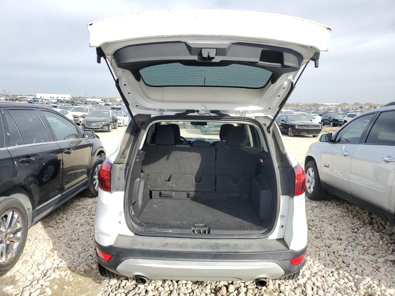 2019 Ford Escape VIN 1FMCU0GD4KUB56513 Copart auction photo, front end damage thumbnail 6