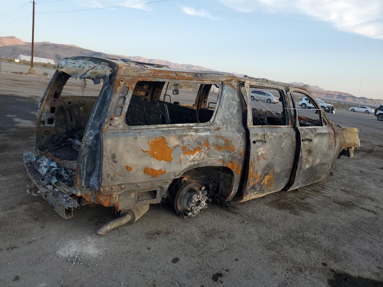 2018 Chevrolet Suburban VIN 1GNSCHKC5JR258816 Copart auction photo, burn damage thumbnail 3