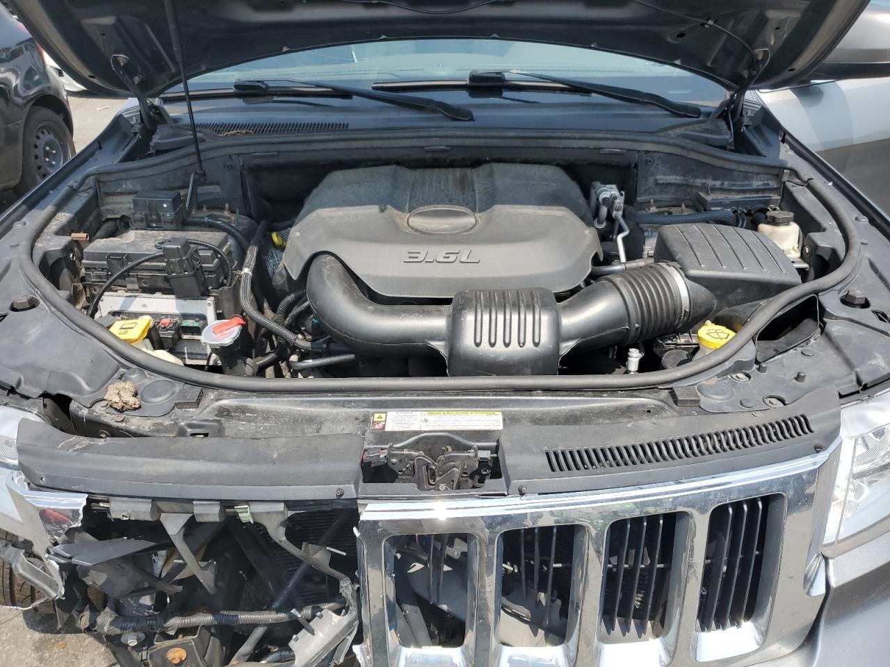 2011 Jeep Grand Cherokee VIN 1J4RR4GG4BC721067 Copart auction photo, front end / undercarriage damage thumbnail 12