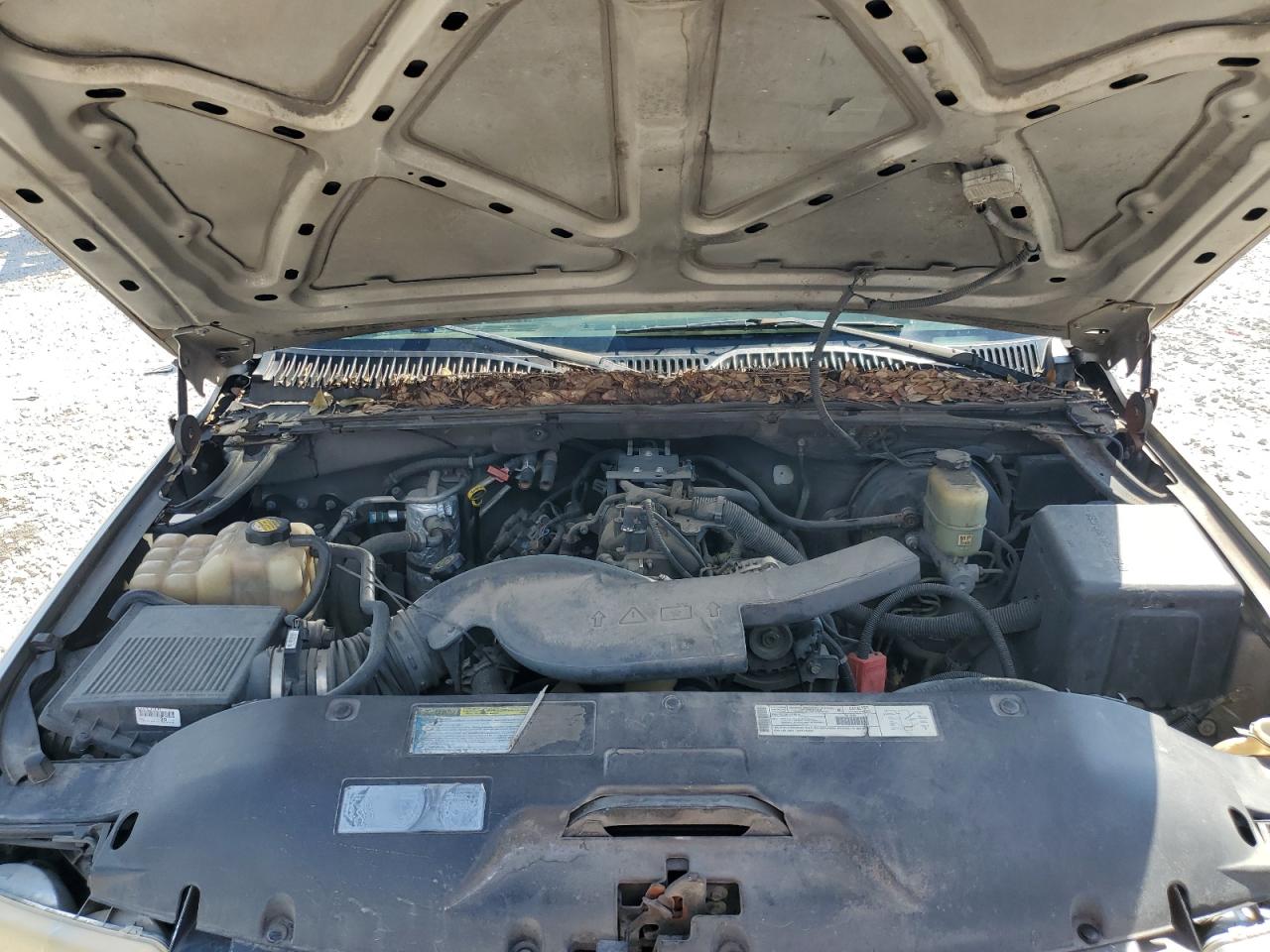 2001 Chevrolet Suburban VIN 3GNEC16T81G207325 Copart auction photo, burn - interior damage thumbnail 12