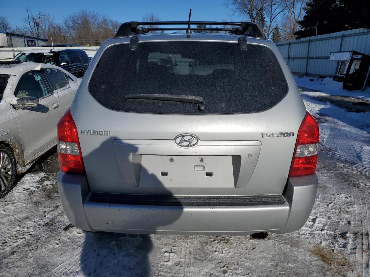 2007 Hyundai Tucson VIN KM8JM12BX7U649638 Copart auction photo, side / front end damage thumbnail 6