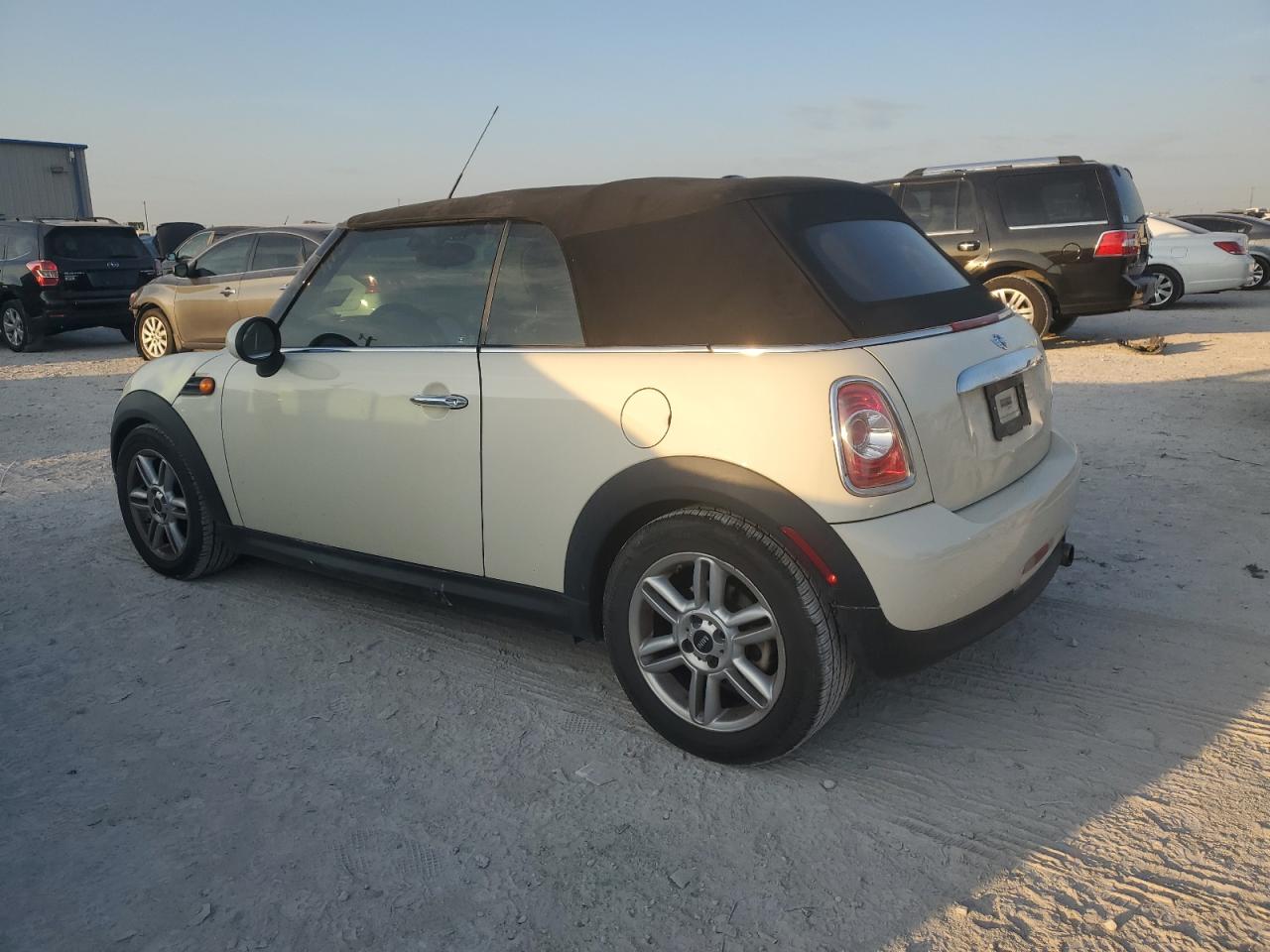 2015 MINI Cooper VIN WMWZN3C51FT861967 Copart auction photo, side / minor dent/scratches damage thumbnail 2