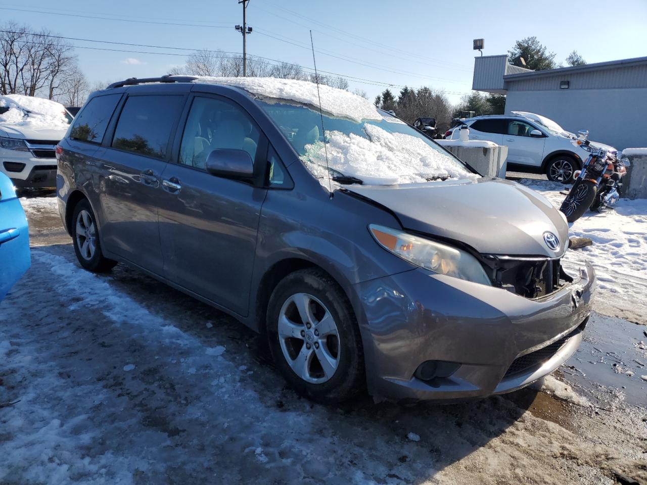 2011 Toyota Sienna VIN 5TDKK3DC5BS158424 Copart auction photo, front end / undercarriage damage thumbnail 4