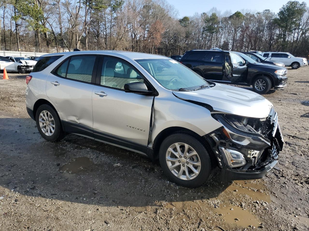 2021 Chevrolet Equinox VIN 3GNAXHEV0MS135231 Copart auction photo, front end / side damage thumbnail 4
