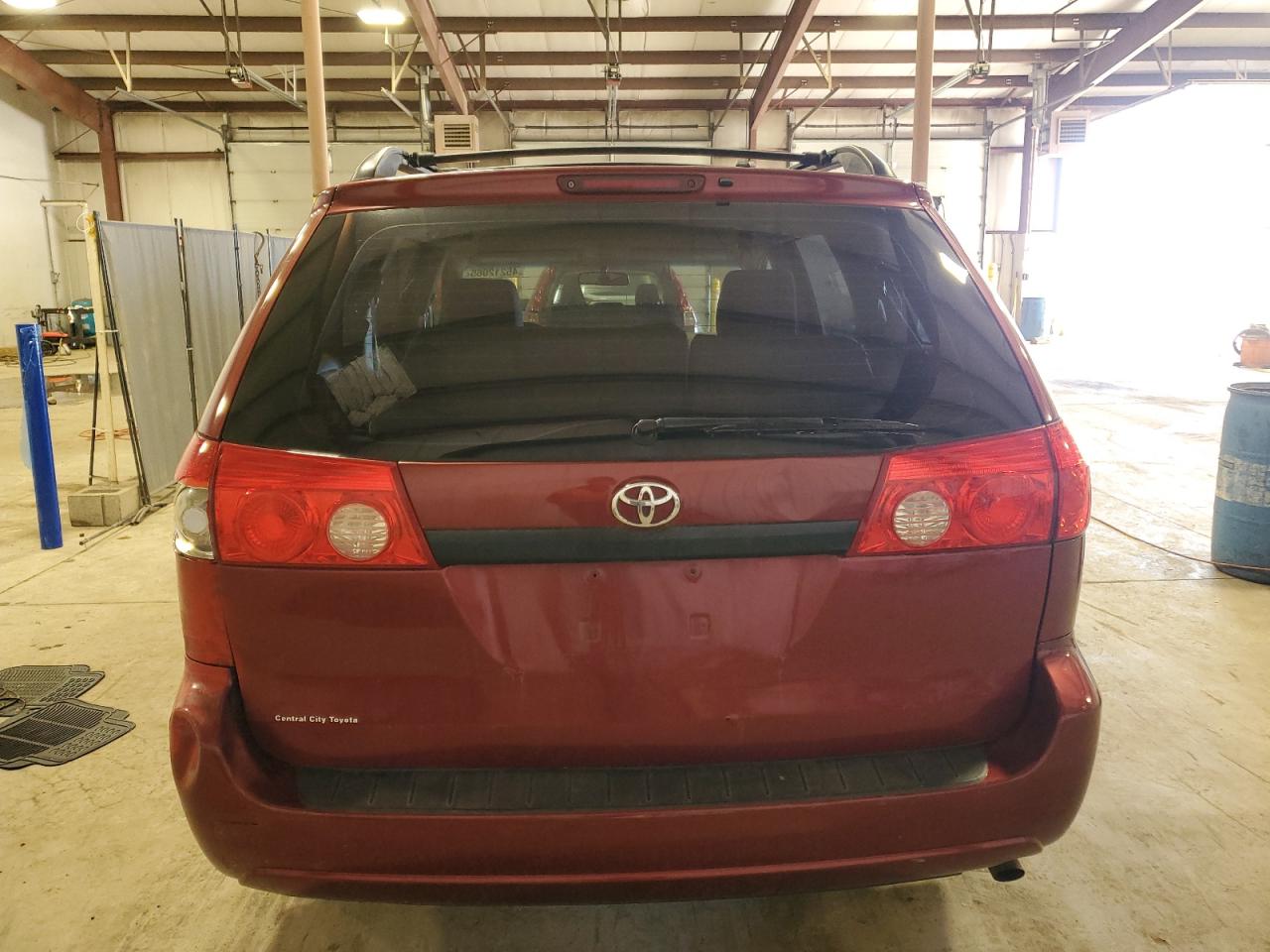 2010 Toyota Sienna VIN 5TDKK4CC6AS300284 Copart auction photo, side / all over damage thumbnail 6