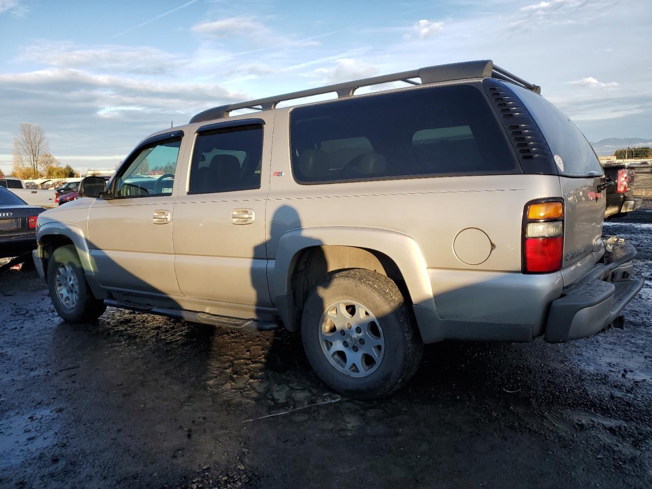 2005 Chevrolet Suburban VIN 3GNFK16Z45G110060 Copart auction photo, rear end damage thumbnail 2