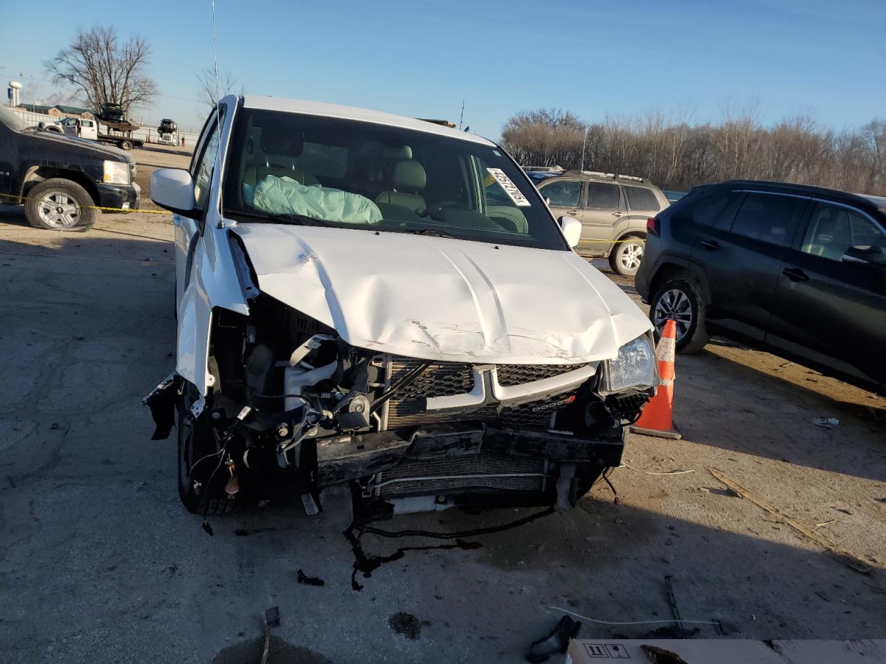 2019 Dodge Caravan VIN 2C4RDGEG8KR688459 Copart auction photo, front end damage thumbnail 5