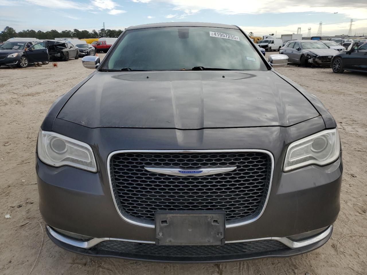2019 Chrysler 300 VIN 2C3CCAKG0KH560348 Copart auction photo, normal wear / minor dent/scratches damage thumbnail 5