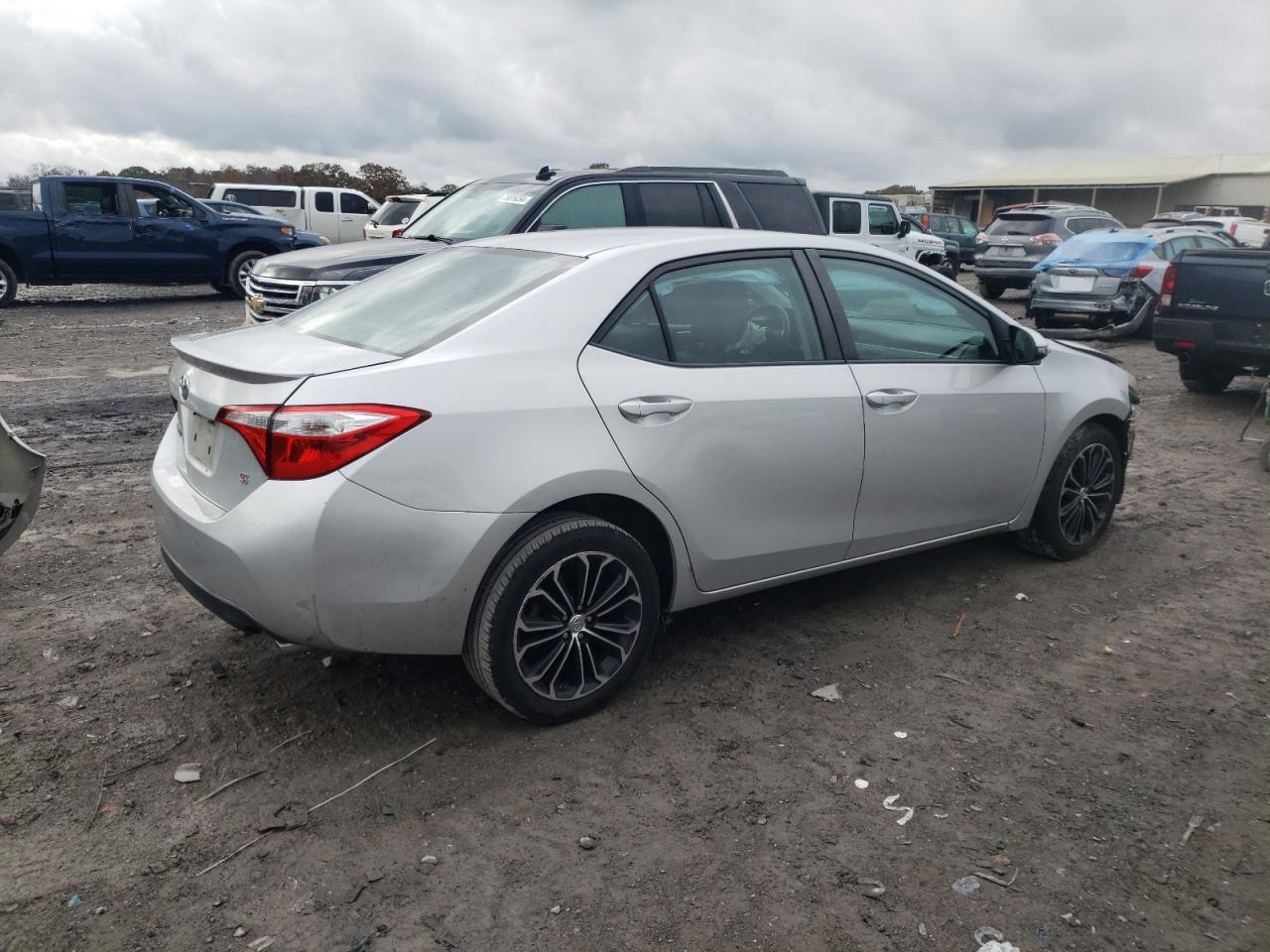 2015 Toyota Corolla VIN 5YFBURHE3FP328738 Copart auction photo, front end / side damage thumbnail 3