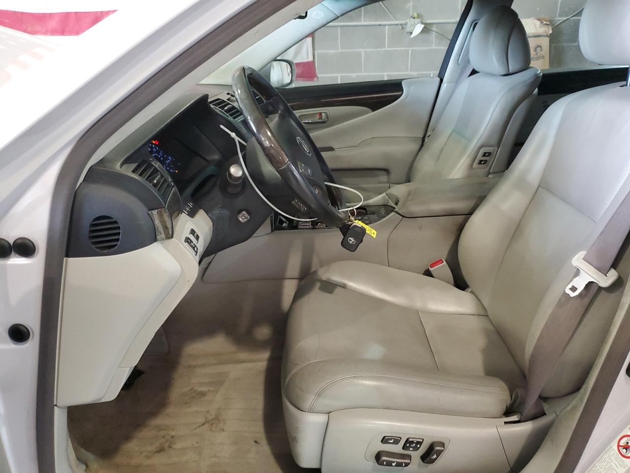 2008 Lexus LS VIN JTHGL46F385029143 Copart auction photo, rear end / minor dent/scratches damage thumbnail 7