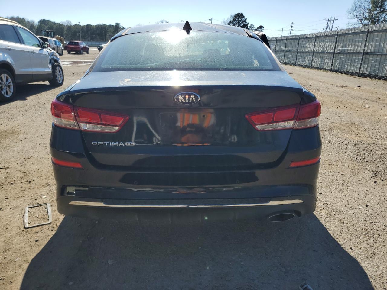 2019 KIA Optima VIN 5XXGT4L30KG325817 Copart auction photo, side / minor dent/scratches damage thumbnail 6