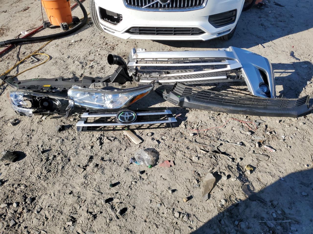 2019 Toyota Highlander VIN 5TDKZRFHXKS340191 Copart auction photo, front end damage thumbnail 13