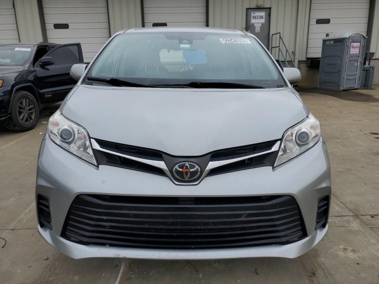 2020 Toyota Sienna VIN 5TDKZ3DC1LS076154 Copart auction photo, rear end damage thumbnail 5
