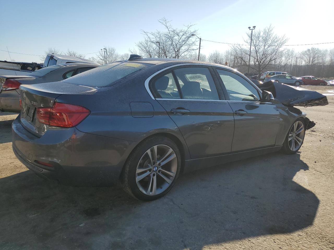 2018 BMW 3er VIN WBA8D9C52JA013666 Copart auction photo, front end / side damage thumbnail 3
