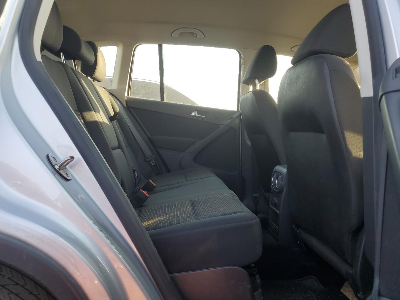 2017 Volkswagen Tiguan VIN WVGBV7AXXHK050589 Copart auction photo, side damage thumbnail 11