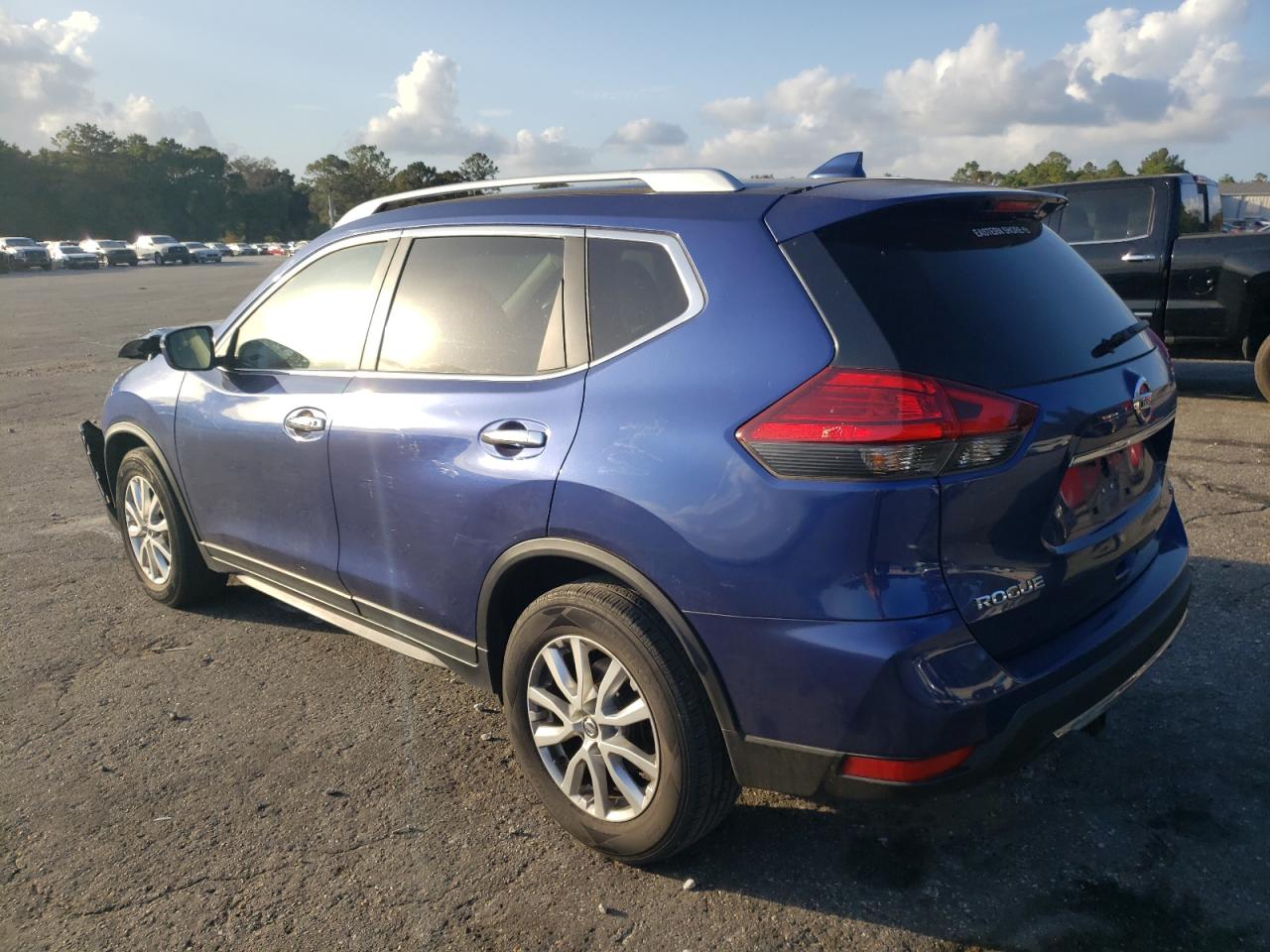 2017 Nissan Rogue VIN KNMAT2MT0HP501176 Copart auction photo, front end damage thumbnail 2