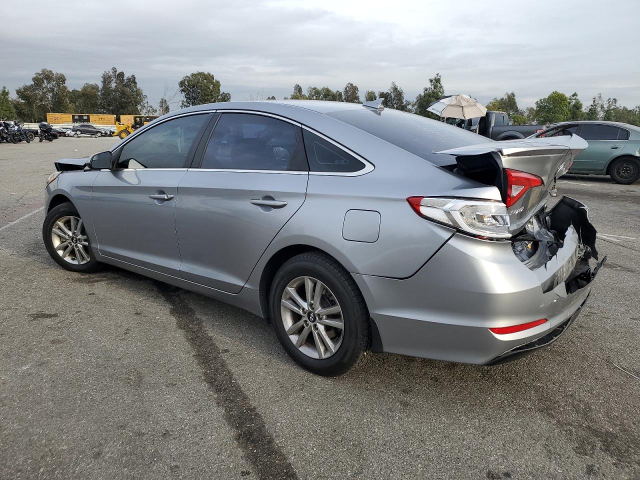 2017 Hyundai Sonata VIN 5NPE24AF9HH583323 Copart auction photo, front end / rear end damage thumbnail 2