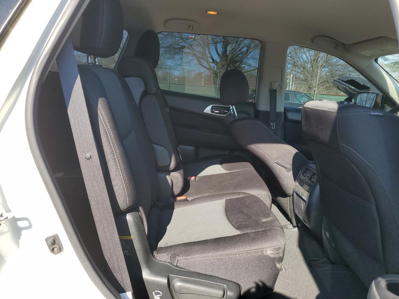 2017 Nissan Pathfinder VIN 5N1DR2MMXHC693505 Copart auction photo, front end / minor dent/scratches damage thumbnail 11