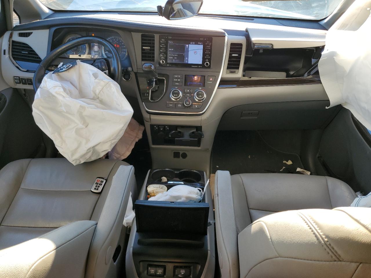 2018 Toyota Sienna VIN 5TDYZ3DC7JS963698 Copart auction photo, all over damage thumbnail 8