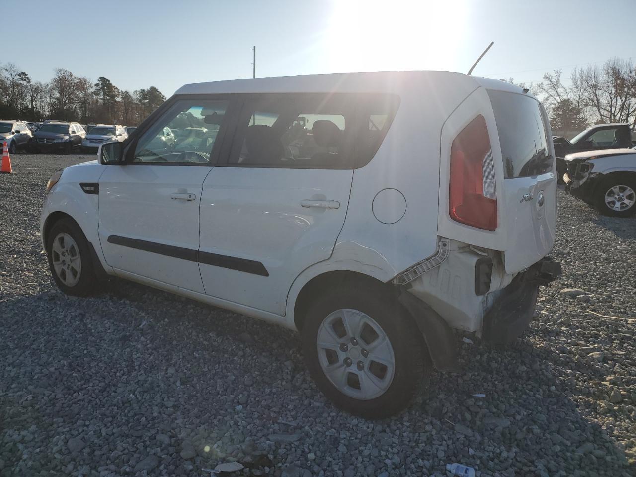 2013 KIA Soul VIN KNDJT2A50D7570885 Copart auction photo, rear end / minor dent/scratches damage thumbnail 2