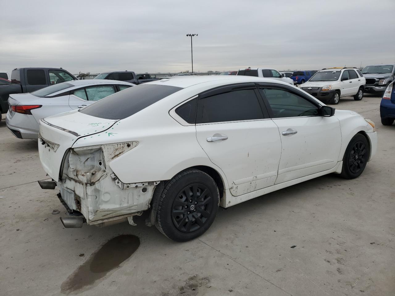 2015 Nissan Altima VIN 1N4AL3AP7FN866353 Copart auction photo, rear end / minor dent/scratches damage thumbnail 3