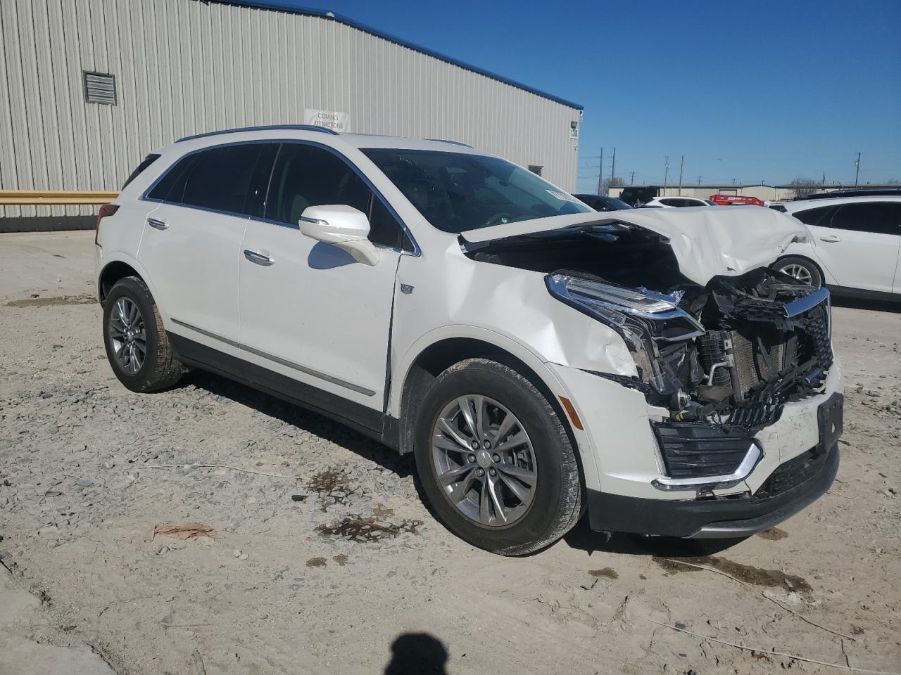 2021 Cadillac XT5 VIN 1GYKNCRSXMZ135949 Copart auction photo, front end / rear end damage thumbnail 4