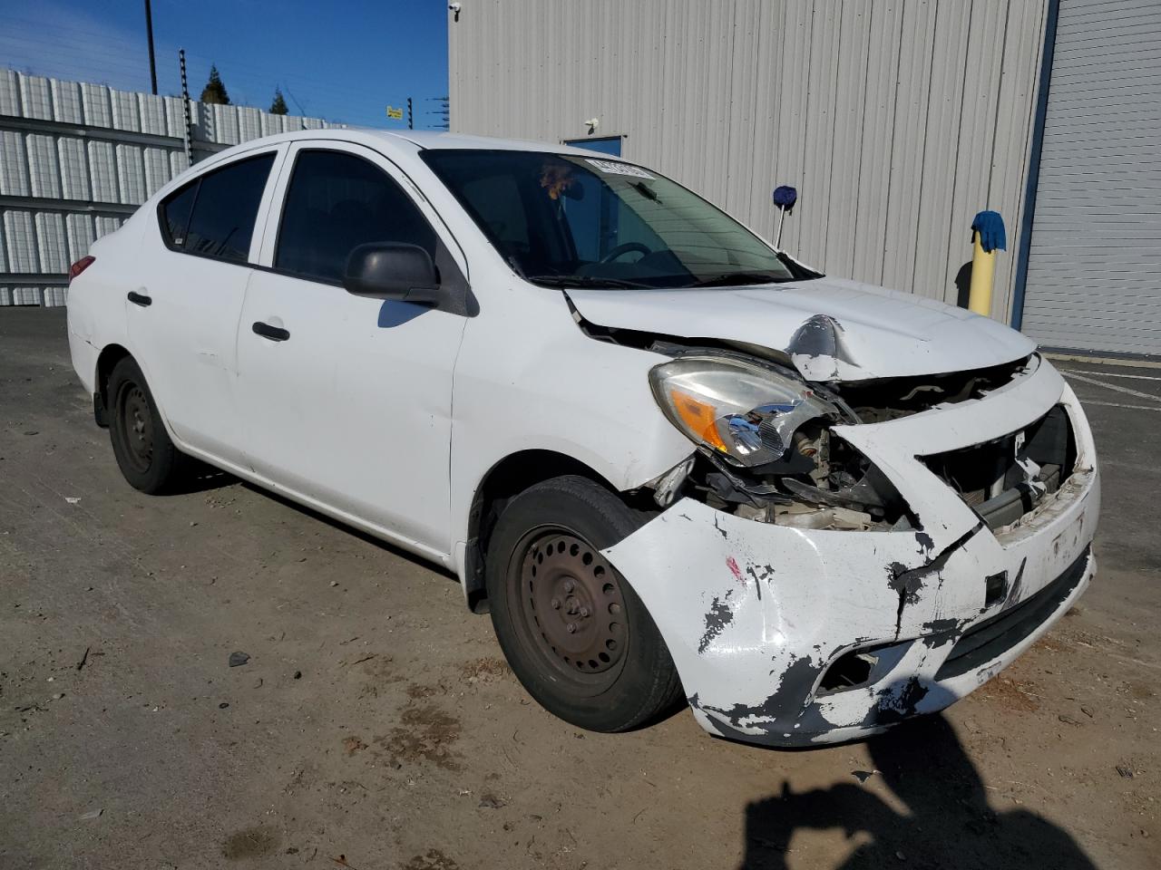 2014 Nissan Versa VIN 3N1CN7AP3EL877520 Copart auction photo, front end / side damage thumbnail 4