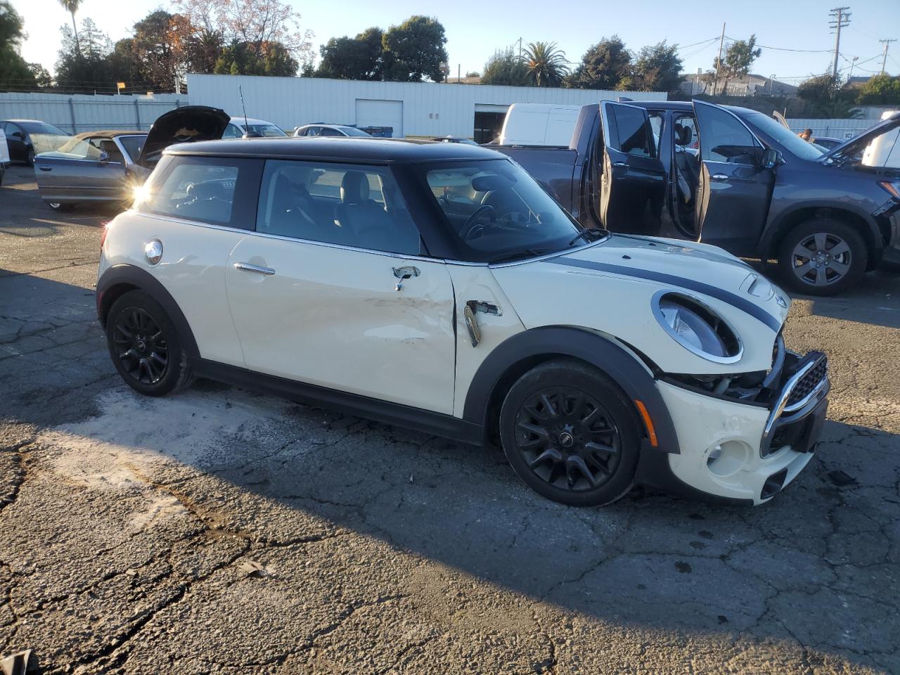 2018 MINI Cooper VIN WMWXP7C59J2A47236 Copart auction photo, front end / side damage thumbnail 4