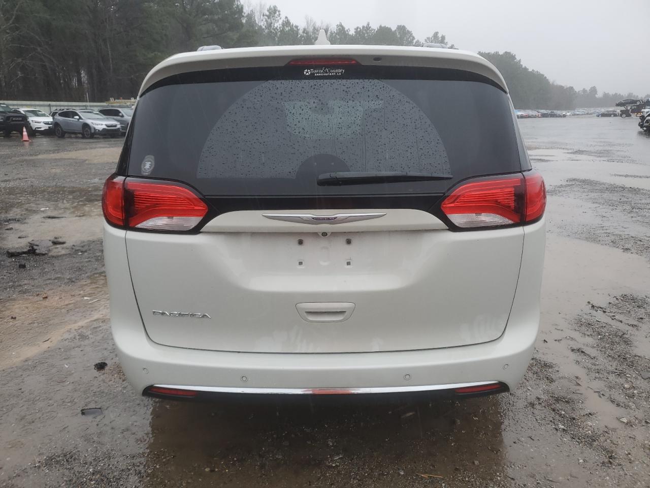 2017 Chrysler Pacifica VIN 2C4RC1BG3HR771830 Copart auction photo, front end / minor dent/scratches damage thumbnail 6