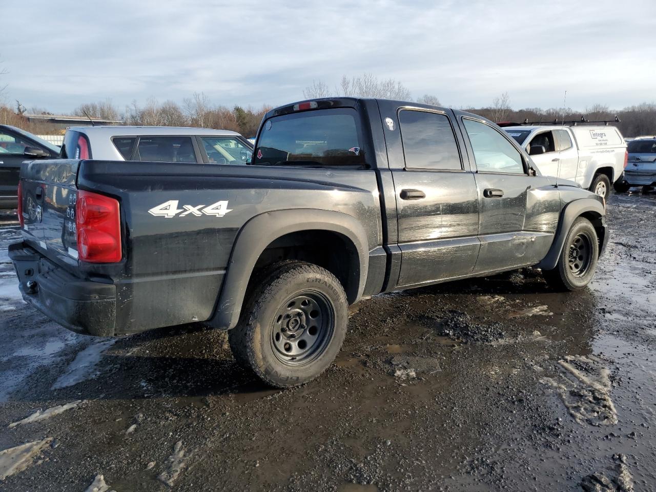 2005 Dodge Dakota VIN 1D7HW28K95S249191 Copart auction photo, side / front end damage thumbnail 3