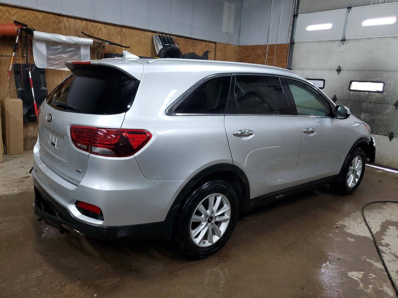 2019 KIA Sorento VIN 5XYPG4A30KG436936 Copart auction photo, front end / rear end damage thumbnail 3