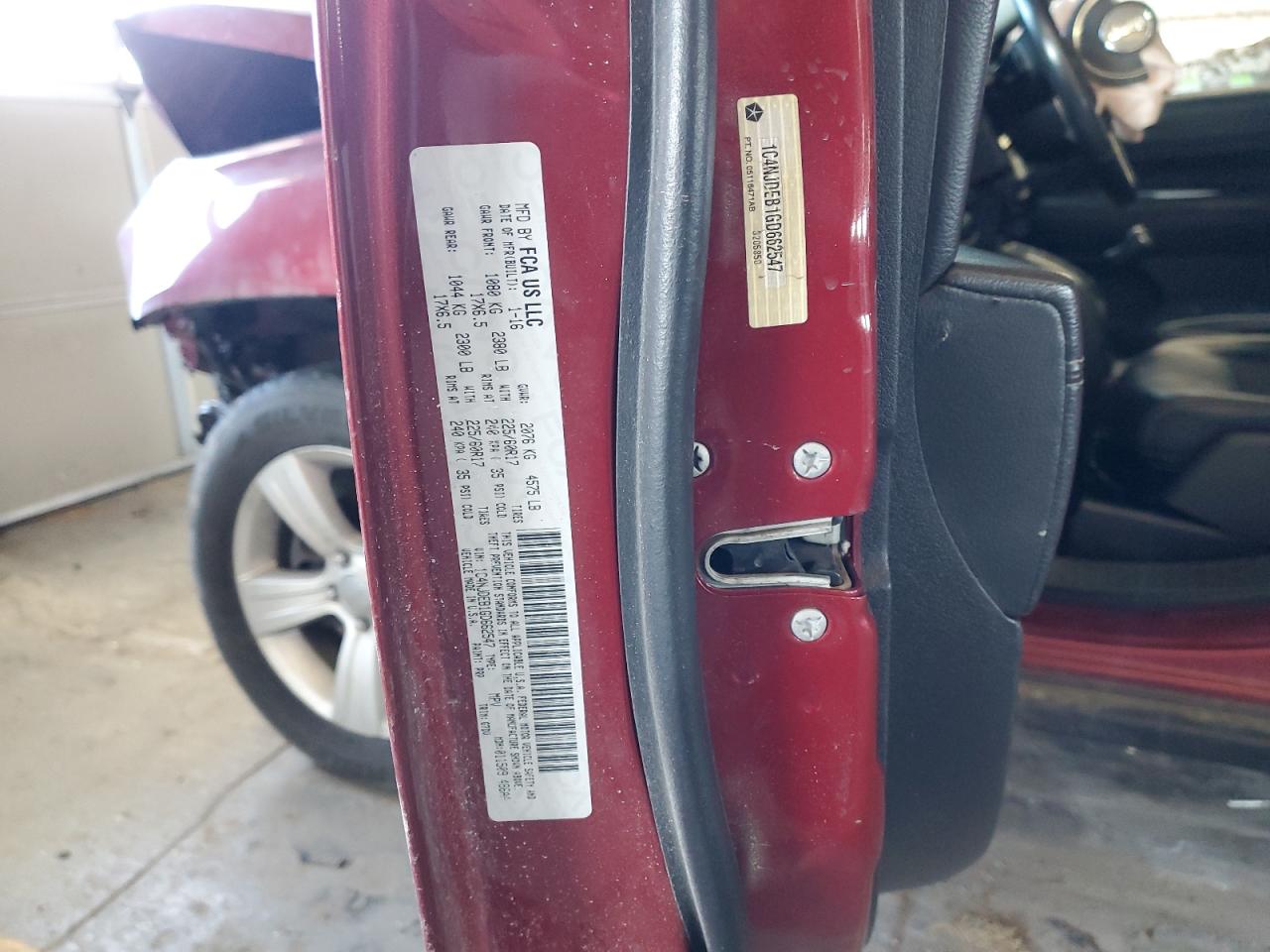 2016 Jeep Compass VIN 1C4NJDEB1GD662547 Copart auction photo, front end damage thumbnail 16