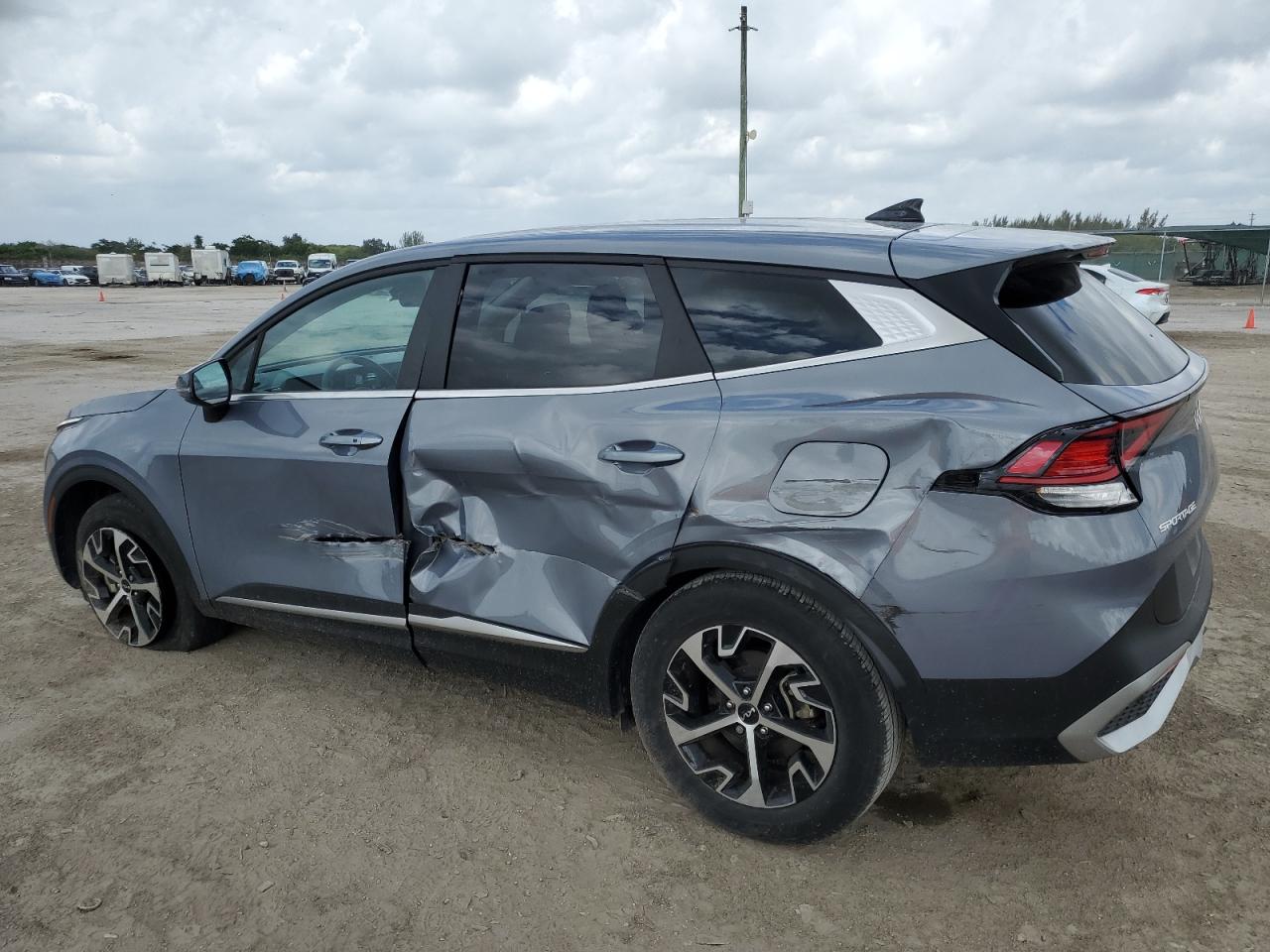 2024 KIA Sportage VIN 5XYK33DF7RG167883 Copart auction photo, all over / minor dent/scratches damage thumbnail 2