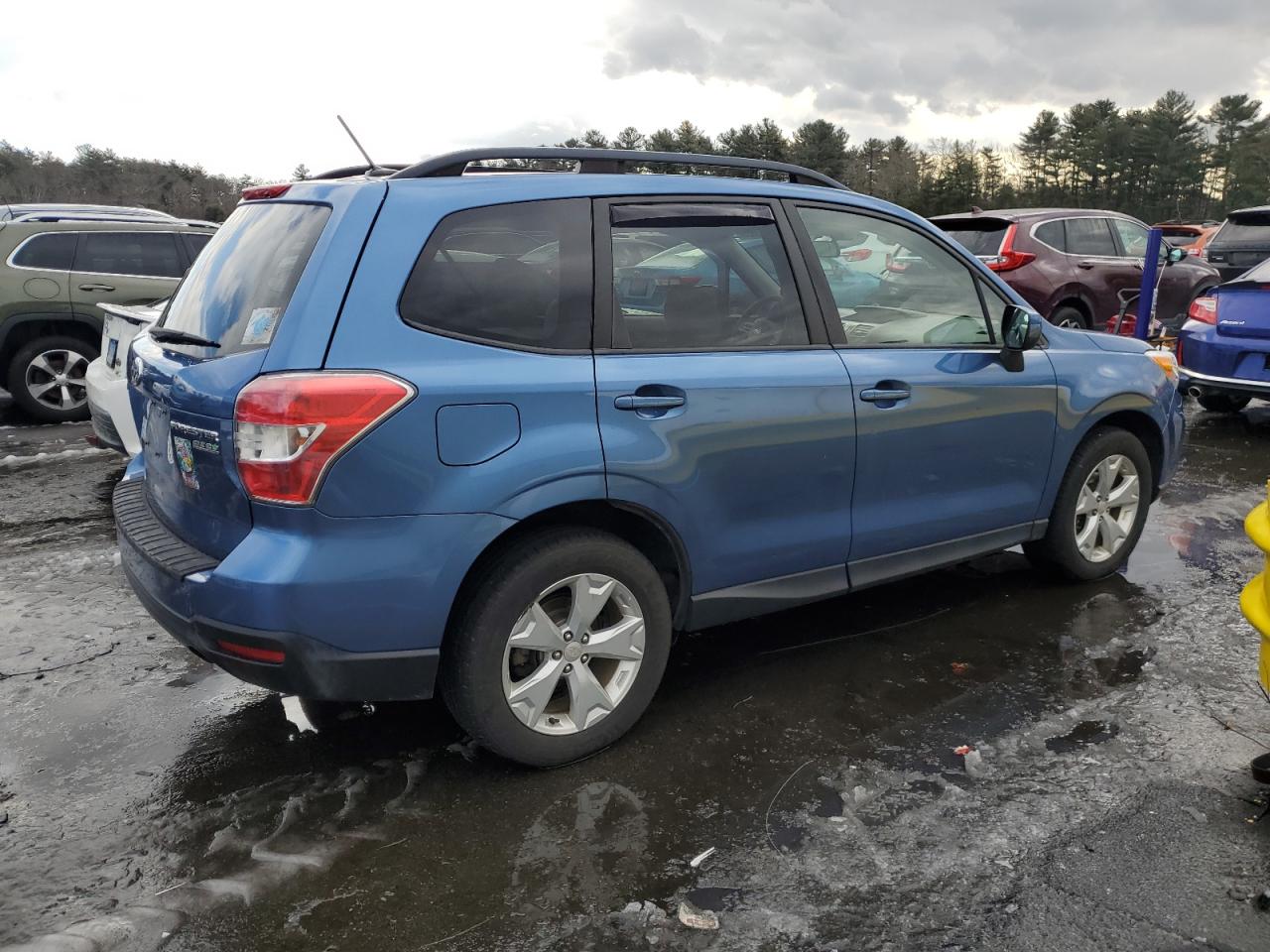 2015 Subaru Forester VIN JF2SJAGC8FH573347 Copart auction photo, side / front end damage thumbnail 3