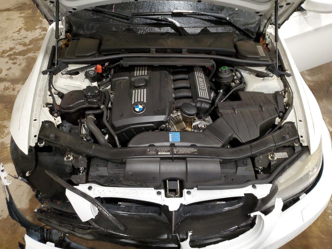 2010 BMW 3er VIN WBAPH5G53ANM69641 Copart auction photo, front end / undercarriage damage thumbnail 11