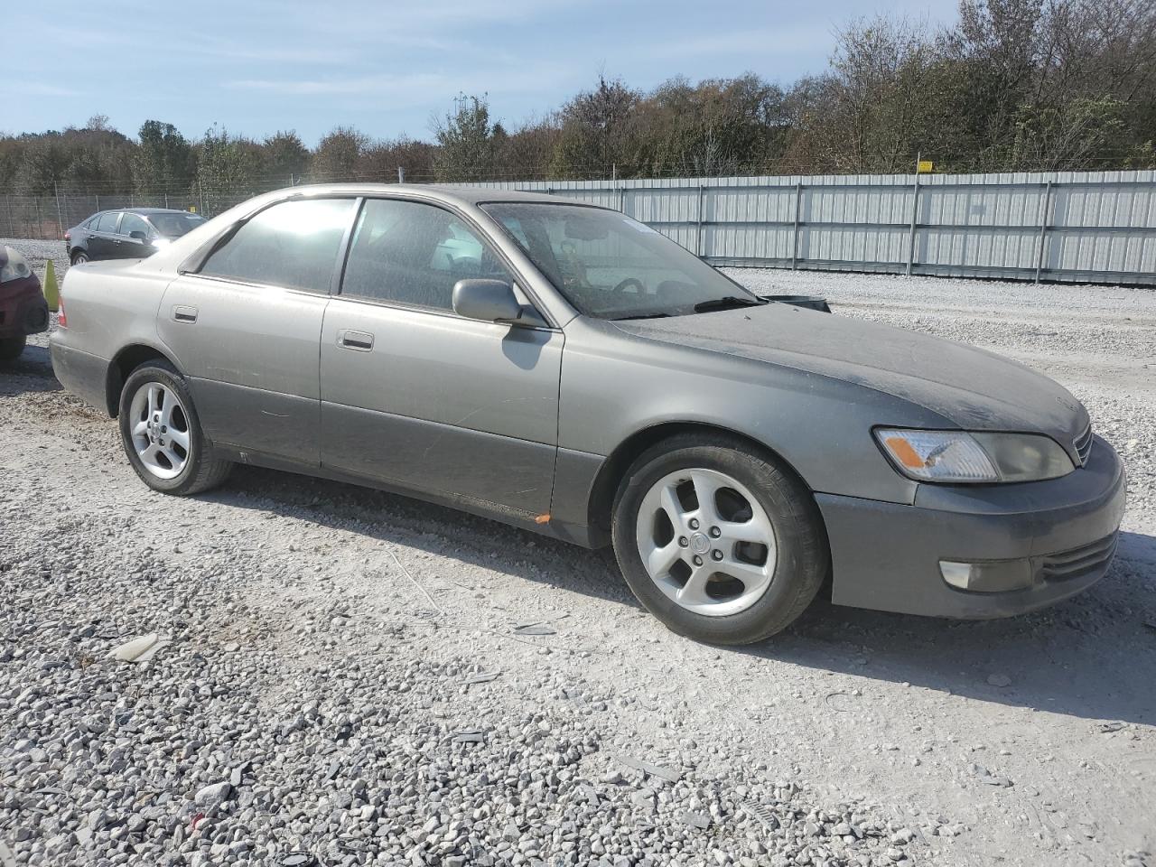 2000 Lexus ES VIN JT8BF28G5Y5083698 Copart auction photo, minor dent/scratches damage thumbnail 4