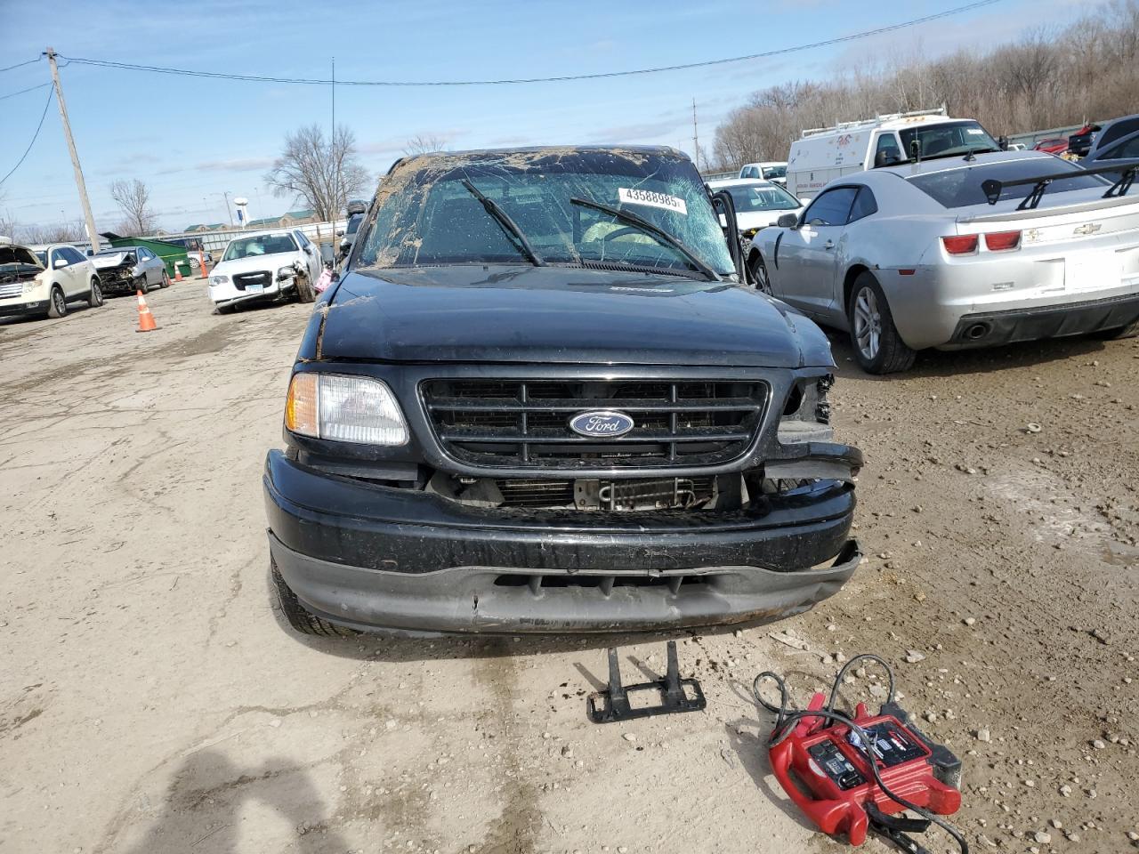 2002 Ford F-150 VIN 2FTRF07222CA10067 Copart auction photo, all over damage thumbnail 5