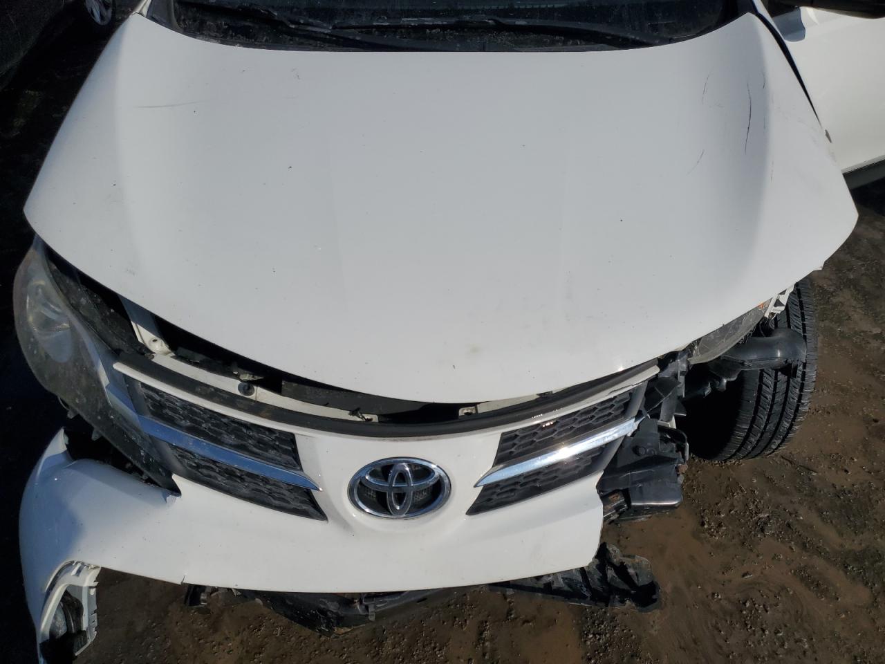 2015 Toyota RAV 4 VIN 2T3BFREVXFW308801 Copart auction photo, front end / minor dent/scratches damage thumbnail 12