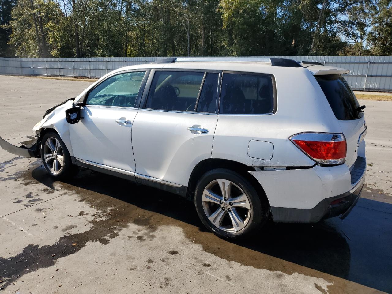 2011 Toyota Highlander VIN 5TDYK3EH7BS030416 Copart auction photo, front end damage thumbnail 2