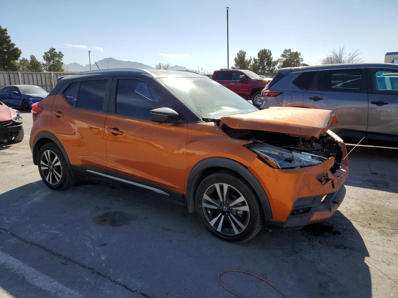 2018 Nissan Kicks VIN 3N1CP5CUXJL526132 Copart auction photo, front end damage thumbnail 4