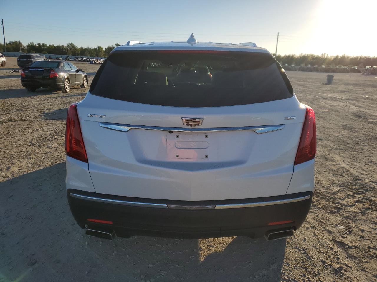 2017 Cadillac XT5 VIN 1GYKNCRS6HZ261019 Copart auction photo, side / minor dent/scratches damage thumbnail 6